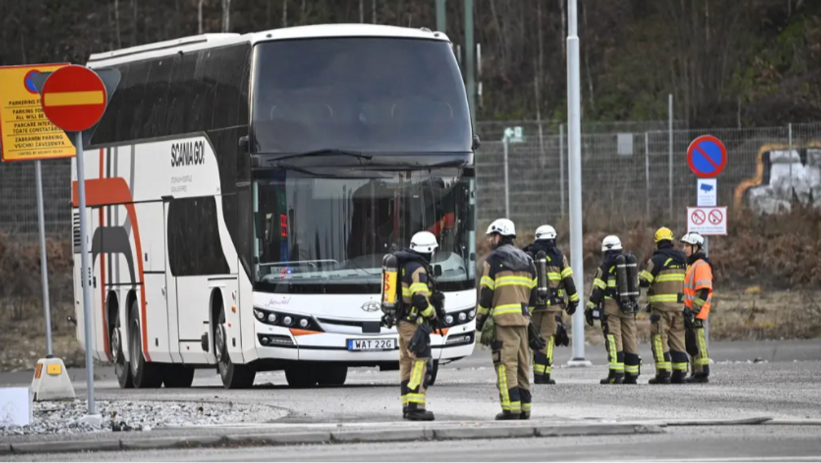 Räddningstjänst på plats vid bensinstationen i Södertälje. Foto: Fredrik Sandberg/TT