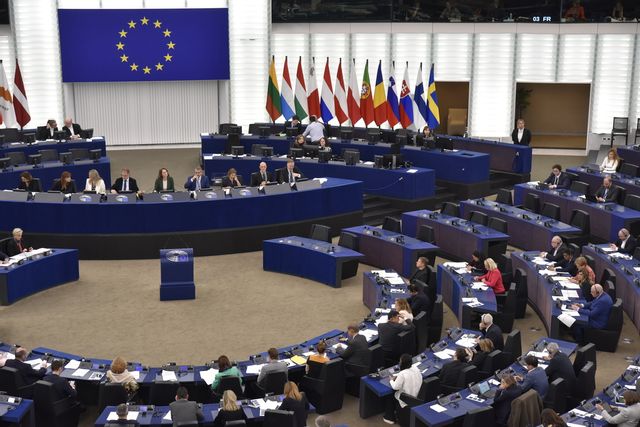 EU-parlamentsledamöter på plats i plenisalen i Strasbourg. Arkivfoto. Wiktor Nummelin/TT