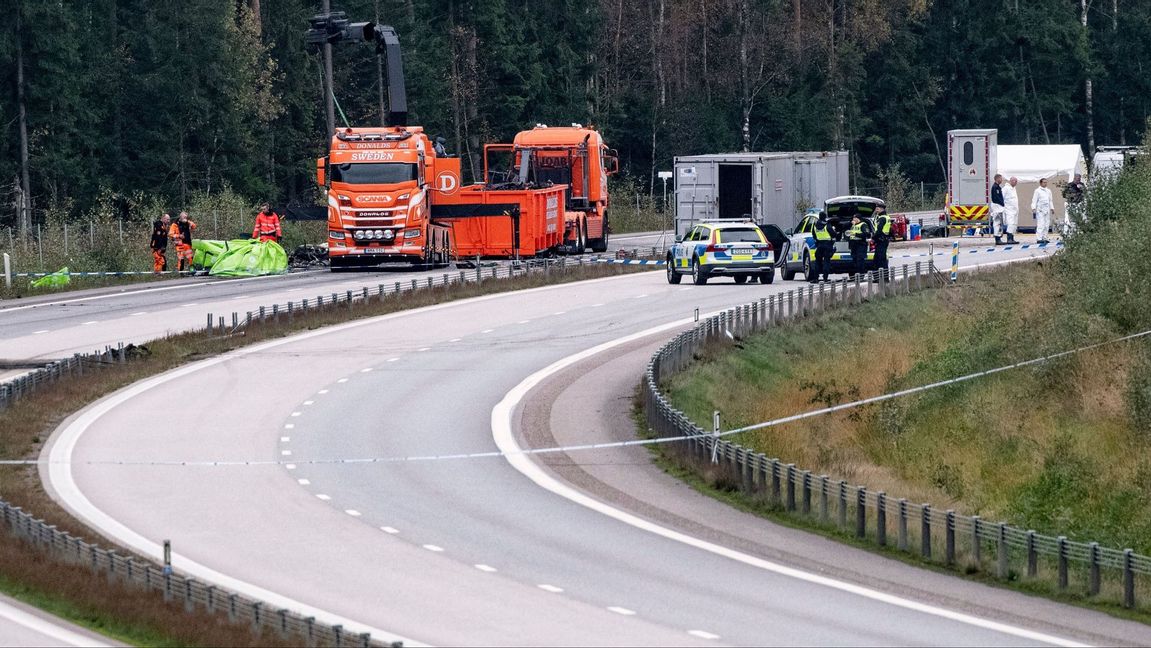 Polisen arbetar på olycksplatsen där konstnären Lars Vilks och två poliser omkom. Arkivbild. Foto: Johan Nilsson/TT.