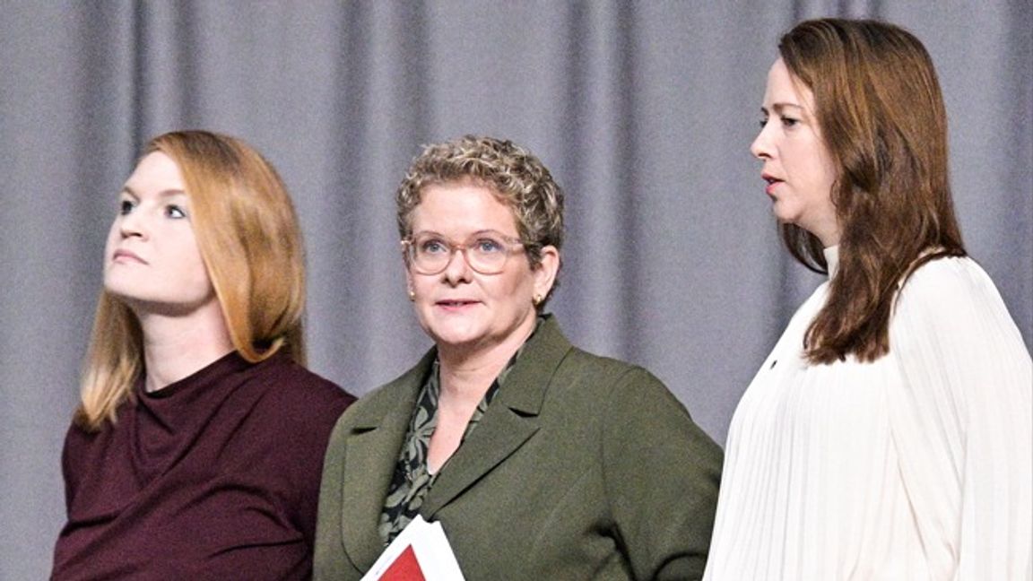 Clara Lindholm (V), Karin Wanngård (S) och Åsa Lindhagen (MP) höjer skatten i Stockholm. Foto: Anders Wiklund/TT