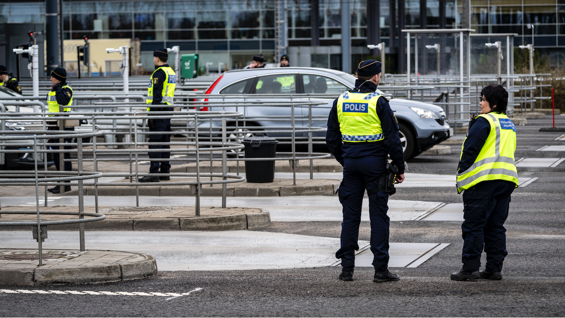Polisen genomför regelbundet rutinkontroller av fordon vid Lernacken på den svenska sidan av Öresundsbron. Foto: Johan Nilsson/TT