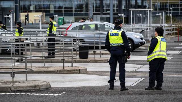 Polisen genomför regelbundet rutinkontroller av fordon vid Lernacken på den svenska sidan av Öresundsbron. Foto: Johan Nilsson/TT