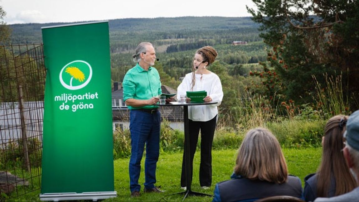 Miljöpartiets språkrör Daniel Helldén (MP) och Amanda Lind (MP). Foto: Linnea Vesterlund/TT