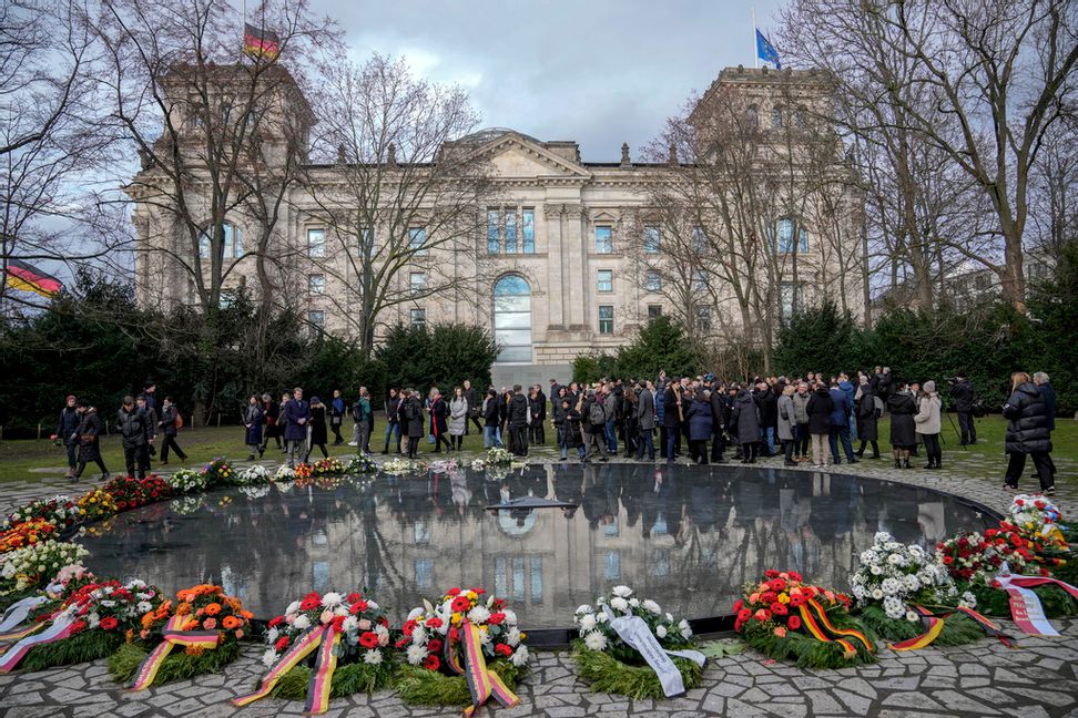 Minnesplats framför förbundsdagen i Berlin för de sinter som mördades i Förintelsen. Arkivbild. Foto: Ebrahim Noroozi/AP/TT