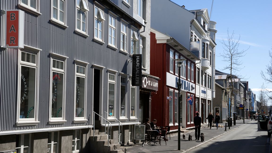 Sedan i måndags har de isländska barerna fått öppna igen efter nedstängningen. FOTO: Egill Bjarnason.