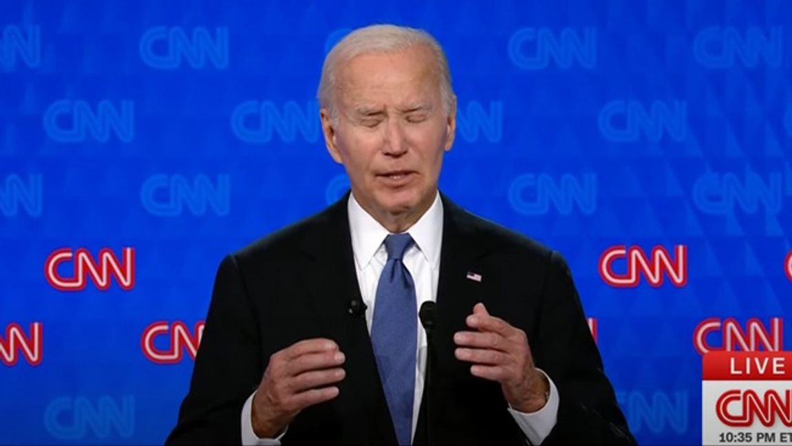 Joe Biden hade en tung debattkväll och tappade tråden flera gånger, här i sitt slutanförande. Foto: CNN