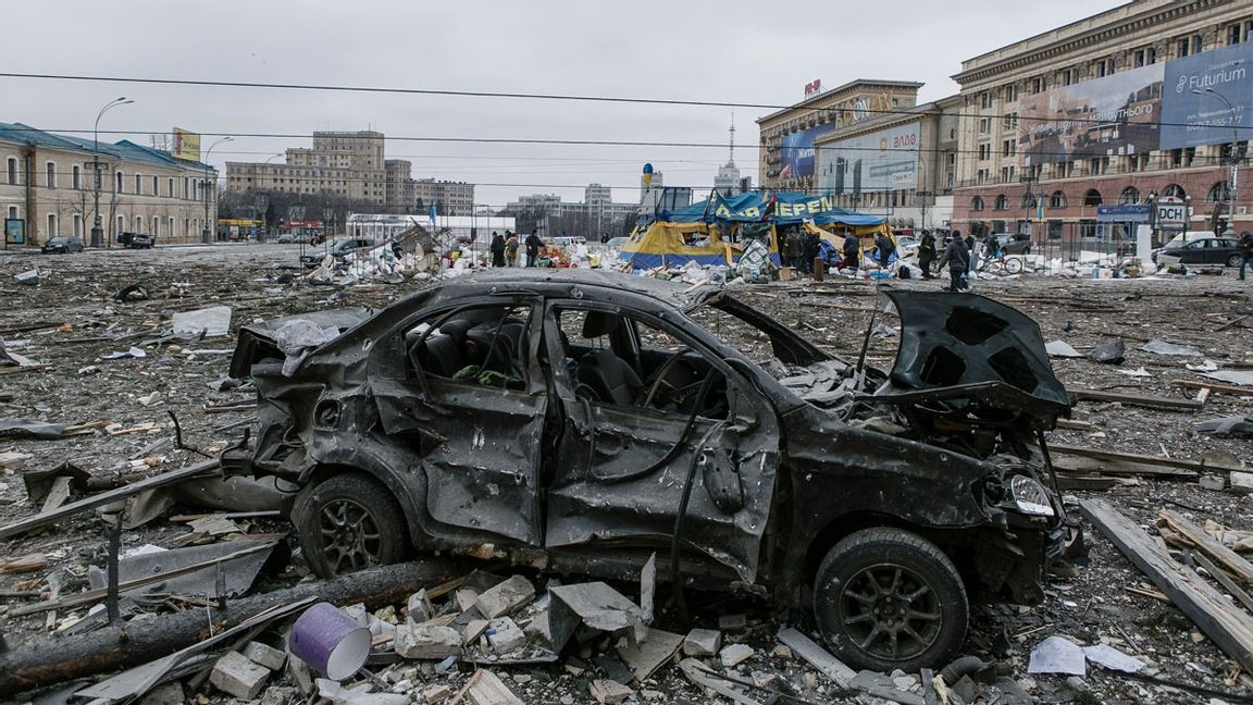 Genrebild. Stora torget i den ukrainska staden Charkiv efter en rysk attack på tisdagen. Foto: Pavel Dorogoy/AP/TT