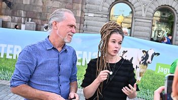 Miljöpartiets språkrör Amanda Lind och Daniel Helldén. Bild: Claudio Bresciani / TT