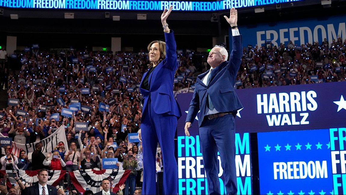 Kamala Harris och Tim Walz vid ett kampanjevenemang i Milwaukee i augusti. Foto: Jacquelyn Maritn/AP/TT