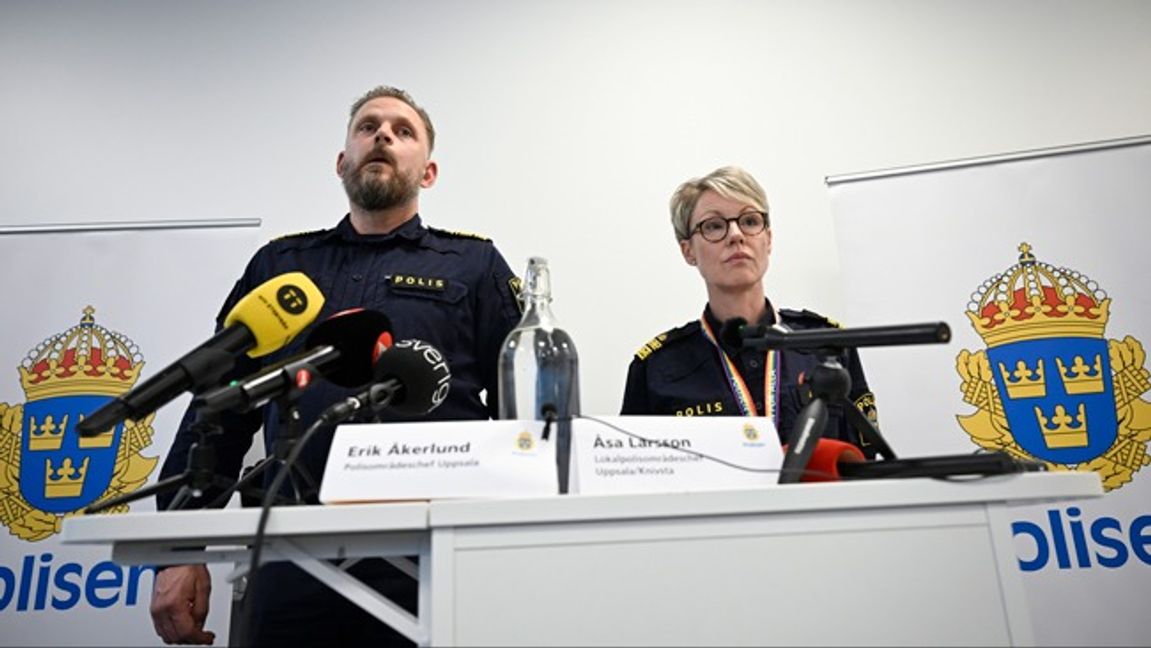 Erik Åkerlund, polisområdeschef Uppsala och Åsa Larsson, lokalpolisområdeschef Uppsala/Knivsta, under en pressträff, dagen efter att tre personer dödats i en skottlossning vid Vaksala torg i centrala Uppsala på tisdagseftermiddagen. Foto: Fredrik Sandberg / TT