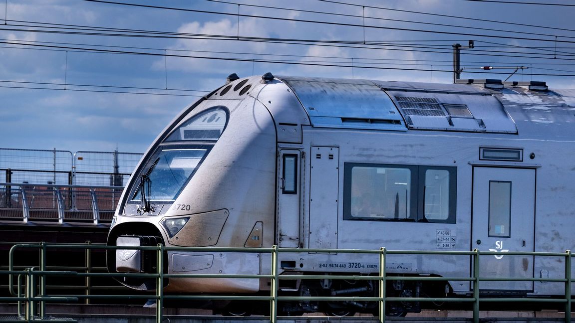 Genrebild. SJ-tåg stod stilla på järnvägsstationen i Gällivare efter att solkurvor stoppat trafiken. Foto: Pontus Lundahl/TT