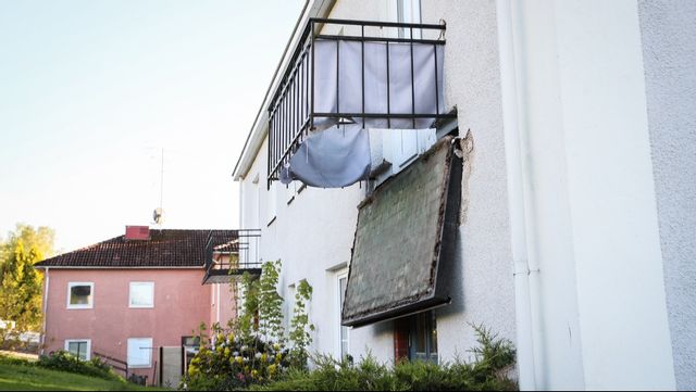 Tre personer skadades när golvet lossnade på en balkong i Ulricehamn. Foto: Mattias Landström