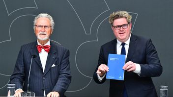 Utredaren Krister Thelin tillsammans med Gunnar Strömmer på gårdagens presentation av utredningen om tiggeri Foto: Pär Bäckström/TT