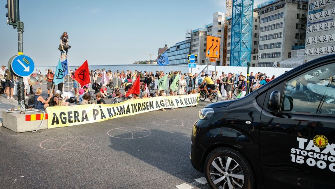 Alla de som fastnar i köer, försenas, missar möten och annat vägs inte in när man ser på brotten. Trots att de är måltavlan. Foto: Christine Olsson/TT