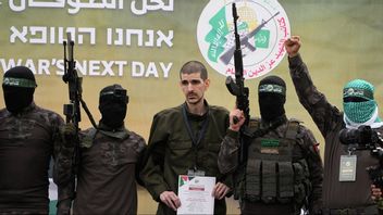 Den muslimska terrororganisationen Hamas gjorde gisslanöverlämnandena i vintras till bisarra propagandashower. Foto: AP