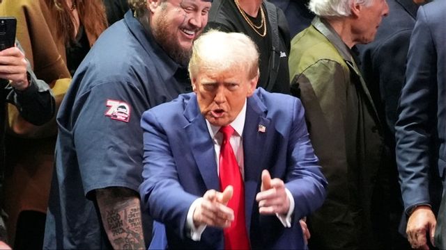 Donald Trump vill återkalla fler medborgarskap. Foto: Evan Vucci/AP