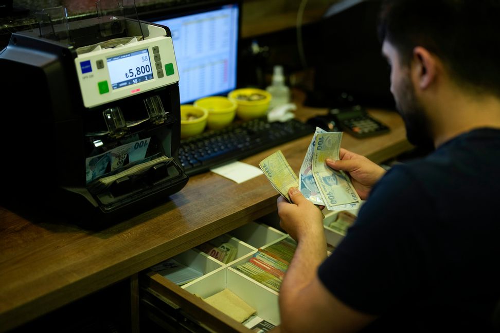Sedelväxling i Istanbul. Arkivbild. Francisco Seco/AP/TT