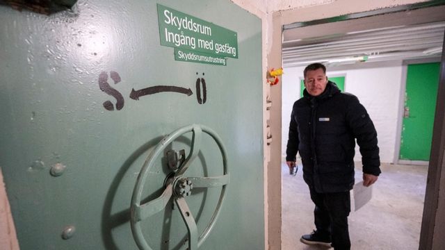I dag används skyddsrummen på Mellanheden mest som cykelgarage, men den lokala fastighetschef Peter Ahlberg på MKB försäkrar att de fortfarande fungerar. Det här skyddsrummet har luftsluss, eller gasfång som det också kallas, vilket innebär att förorenad luft inte ska ta sig in. Foto: Johan Nilsson/TT