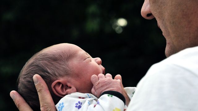 Spädbarn kan dö av kikhosta, men det är väldigt ovanligt i Sverige. Akivbild. Foto: HASSE HOLMBERG / TT