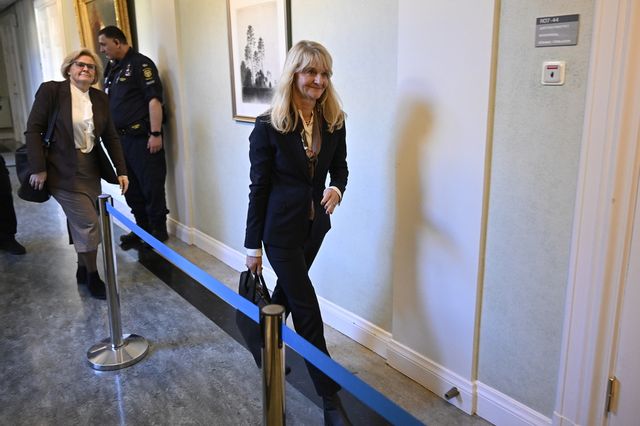 Säkerhetspolischef Charlotte von Essen och Rikspolischefen Petra Lundh ankommer till justitieutskottets sammanträde i riksdagen. Henrik Montgomery/TT