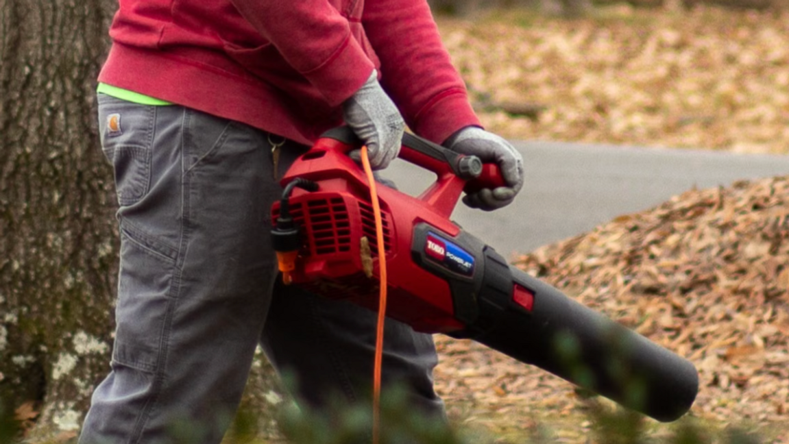 Genrebild. En pappa åtalas för mord efter att ha riktat en lövblås mot sin spädbarnssons ansikte. Foto: Pexels