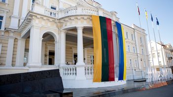 Orsaken till branden är ännu okänd, men enligt myndigheter tyder det inte på att det har varit en attack. Foto: Christine Olsson/TT 