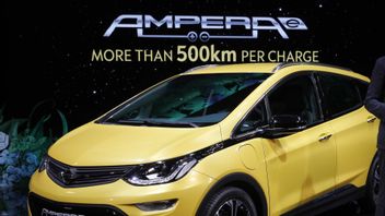 Opel Ampera-e lanserades i Paris 2016 som ”folkelbilen” men blev aldrig någon succé. I Sverige sålde den bara i ett fåtal exemplar. Nu leder den elbilarnas batteribytarliga. Foto: Christophe Ena AP