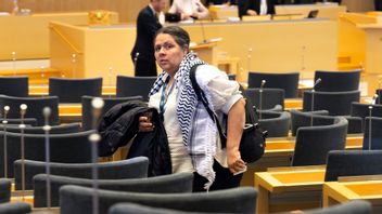 Delgado Varas har fler gånger fått kritik för att hon struntar i riksdagens klädkod och bär en palestinasjal. Foto: Jonas Ekströmer/TT