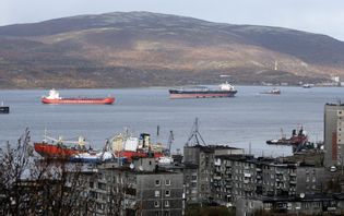 Fartyget startade sin resa och skadade sitt skrov här, i en hamn på Kolahalvön. Bilden är dock från ett tidigare tillfälle. Efrem Lukatsky/AP/TT