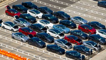 Fler lyxbilar tas i beslag. Arkivbild. Foto: Noah Berger/AP/TT