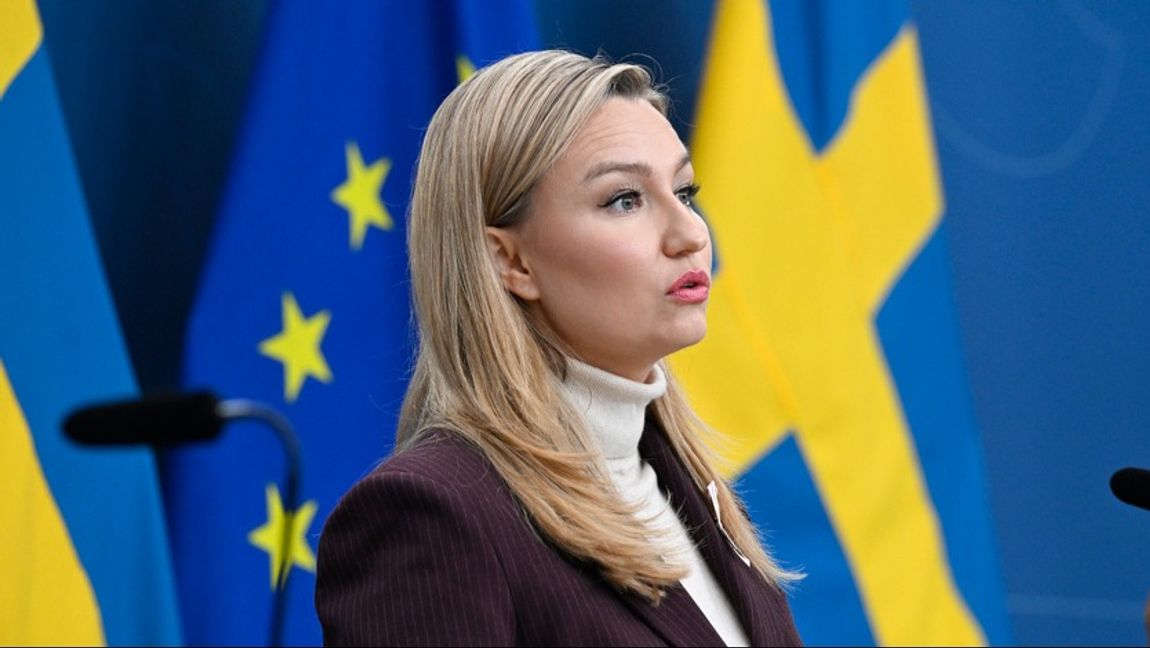 ”Alla ansvarstagande partier behöver klara av att ha Sveriges bästa för ögonen”, uppger Ebba Busch (KD). Foto: Fredrik Sandberg/TT