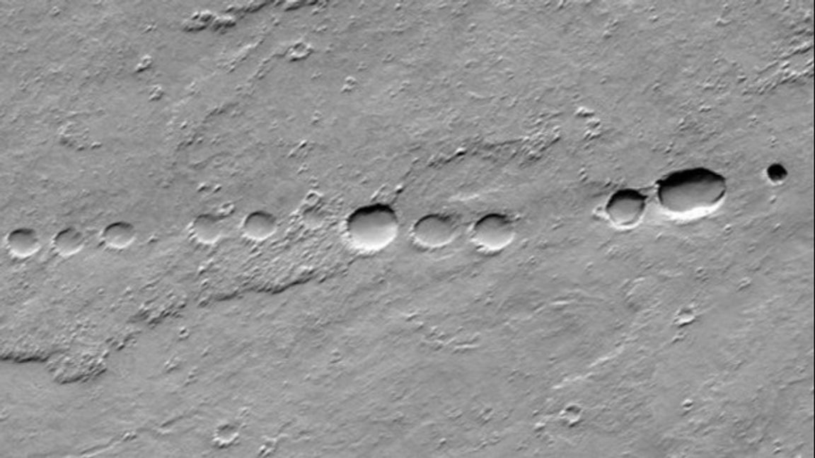 En kedjekrater på Mars. Foto: Wikipedia