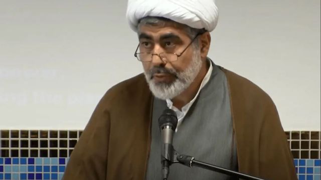 Mohsen Hakimollahi har byggt upp ett stort nätverk inom svenska samhället genom sin roll som imam vid Imam Ali Islamic Center.