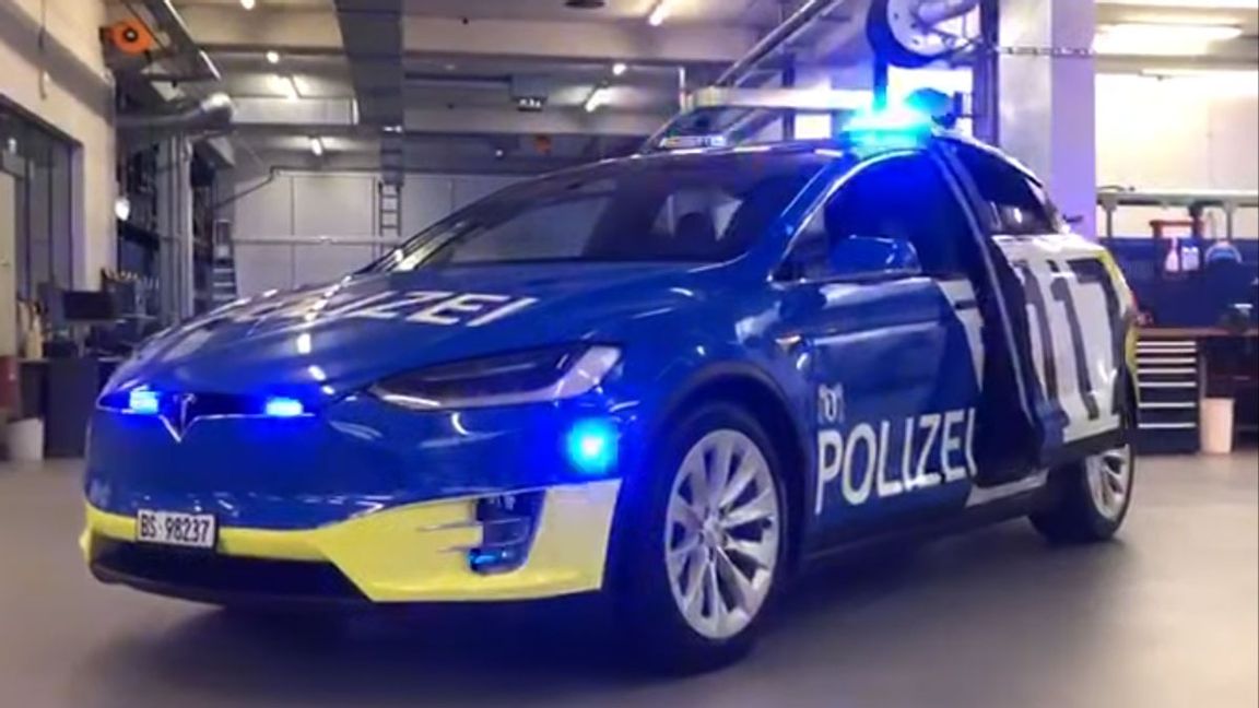 Arkivbild på Baselpolisens Tesla. Foto: Youtube