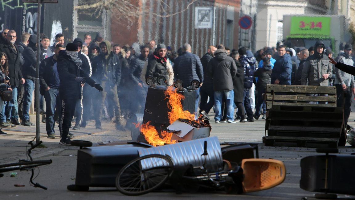 Våldsamma upplopp utbröt i april 2019 när politikern Rasmus Paludan demonstrerade på Blågårds Plads i stadsdelen Nørrebro i Köpenhamn. Foto: Mathias Øgendal/Ritzau Scanpix/TT.