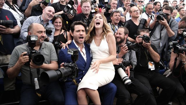 Skådespelarna Edgar Ramirez och Ana De Armas framför fotograferna på Cannesfestivalen 2016. Arkivbild. Foto: Thibault Camus/AP/TT