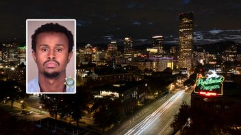 Mohamed Adan och stadssiluett över Portland. Foto: Multnomah County Sheriff’s Office/Jenny Kane/AP/TT