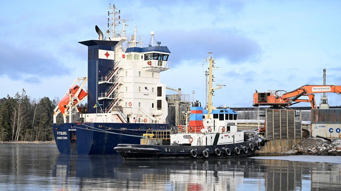 Fitburgs besättning består av 14 personer från Ryssland, Georgien, Kazakstan och Azerbajdzjan. Foto: Roni Rekomaa/AP/TT