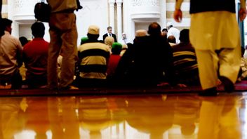 Socialdemokraterna kopierar SD:s och KD:s politik då de vill se ett stopp för utländsk finansiering av trossamfund. 