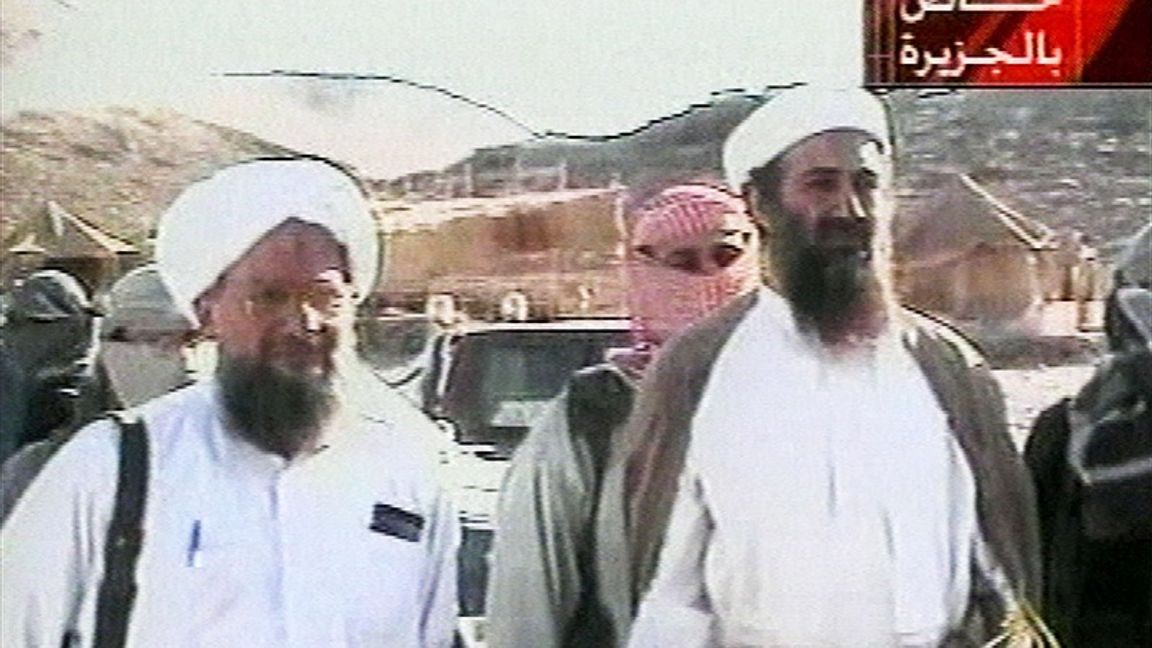 Ayman al-Zawahiri (t.v.) tillsammans med Usama bin Laden på en tv-bild från 2001. (Foto: Al-Jazeera/AP/TT