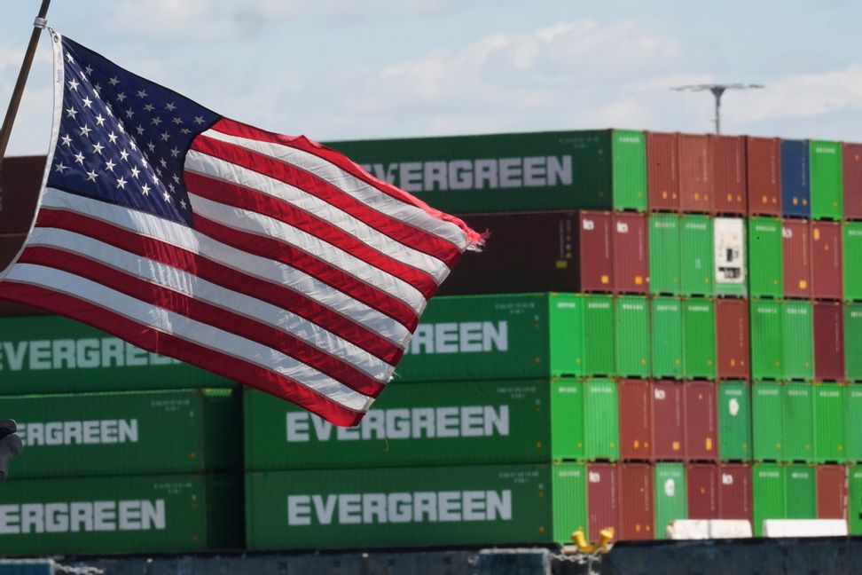 Containers i Los Angeles hamn. Damian Dovarganes/AP/TT