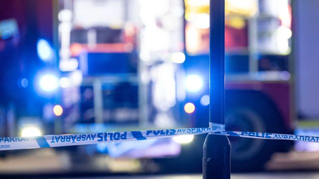 Polis och räddningstjänst på plats på Serenadgatan i Malmö vid en lägenhetsbrand. Foto: Johan Nilsson/TT 
