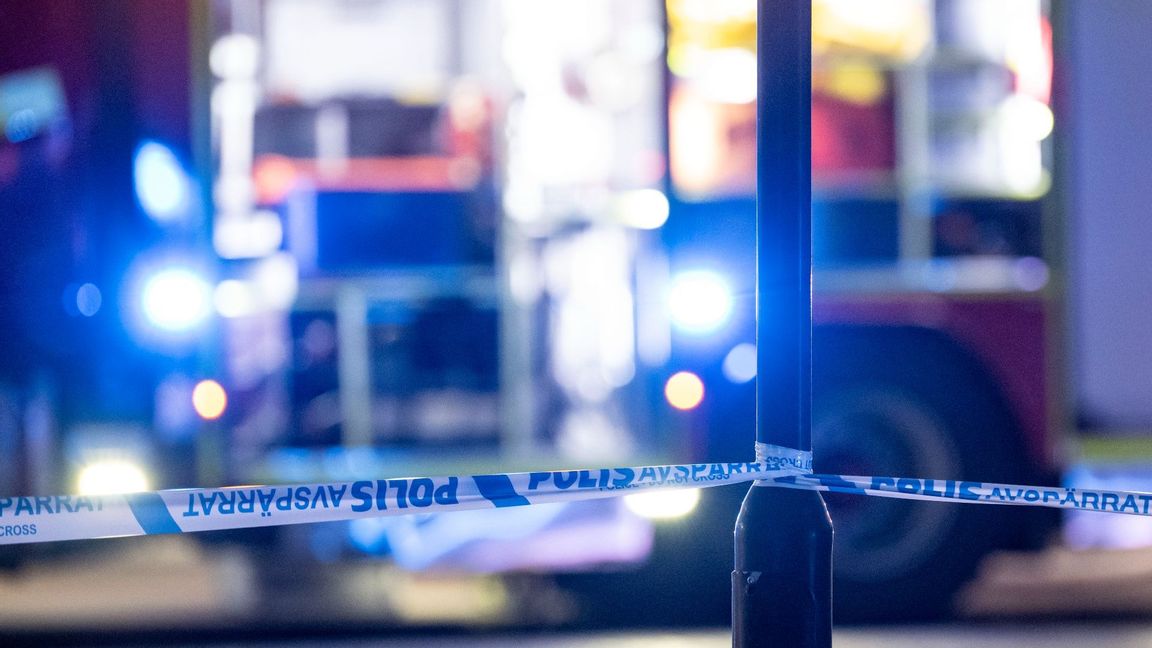 Polis och räddningstjänst på plats på Serenadgatan i Malmö vid en lägenhetsbrand. Foto: Johan Nilsson/TT