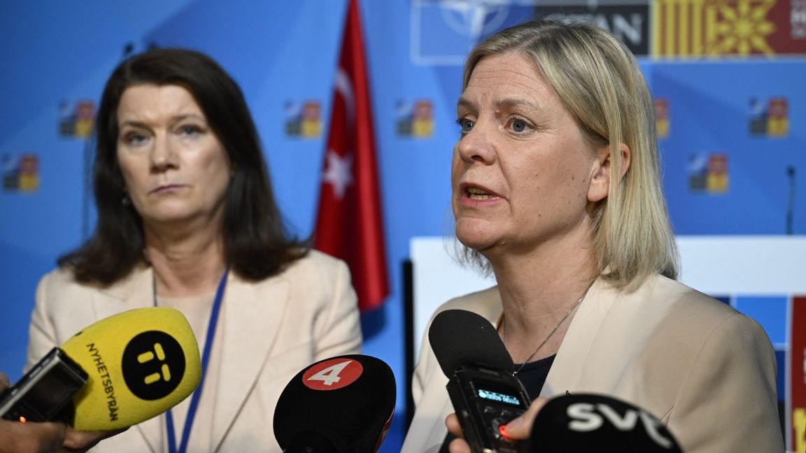 Sveriges utrikesminister Ann Linde och statsminister Magdalena Andersson. Foto: Henrik Montgomery / TT