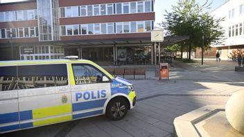 Genrebild. Polisbil på Hässelby torg i västra Stockholm. Foto: Fredrik Sandberg/TT