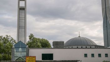 Den döde Hamasledaren hedrades i samband med fredagsbönen. Foto: Hanna Brunlöf/TT 