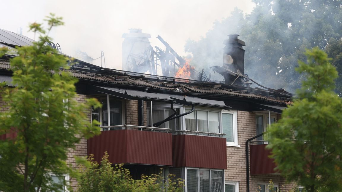 Brand i flerfamiljshus i Skäggetorp, Linköping under kontroll. Foto: Jeppe Gustafsson/TT