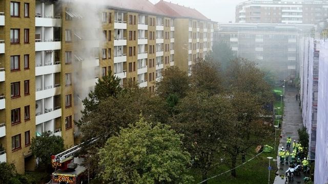 En stor explosion har inträffat vid ett flerfamiljshus på Övre Husargatan i Annedal i centrala Göteborg. Foto: Björn Larsson Rosvall/TT 