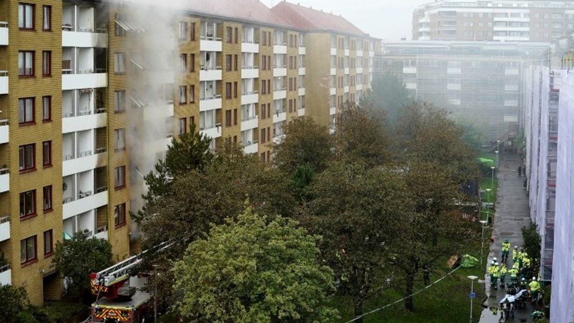 En stor explosion har inträffat vid ett flerfamiljshus på Övre Husargatan i Annedal i centrala Göteborg. Foto: Björn Larsson Rosvall/TT 