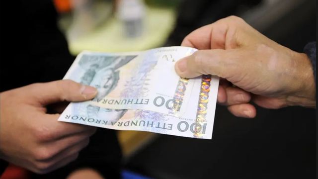 Akademikerförbundet SSR kräver individuella arbetstidskonton där anställda själva kan välja mellan kortare arbetstid, högre pensionsavsättning eller kontant ersättning. Foto: TT